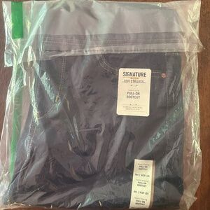 NWT Levi Strauss Signature Gold Women's Totally Shaping Pull-on Bootcut jeans